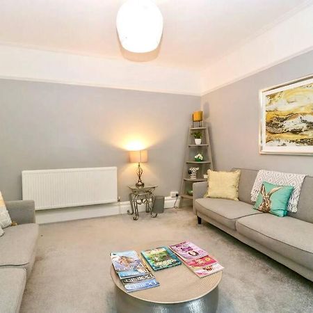 Homely 4 Bedroom Large House Inc Free Parking - Great Location - Fast Wifi - Smart Tv - Sleeps Up To 7! Close To Bournemouth & Poole Town Centre & Sandbanks Eksteriør bilde