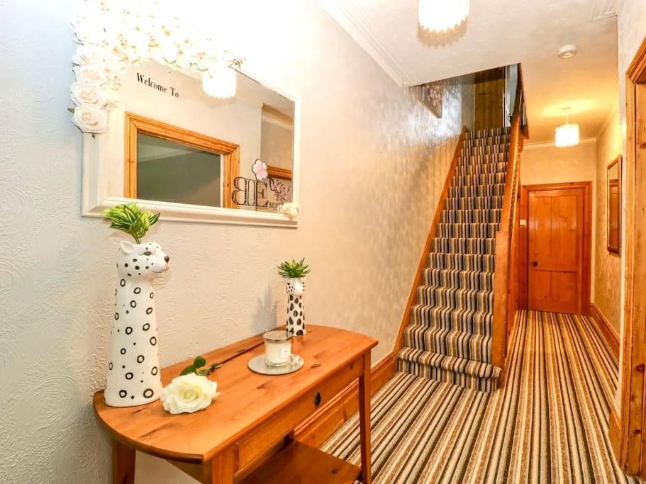 Homely 4 Bedroom Large House Inc Free Parking - Great Location - Fast Wifi - Smart Tv - Sleeps Up To 7! Close To Bournemouth & Poole Town Centre & Sandbanks Eksteriør bilde