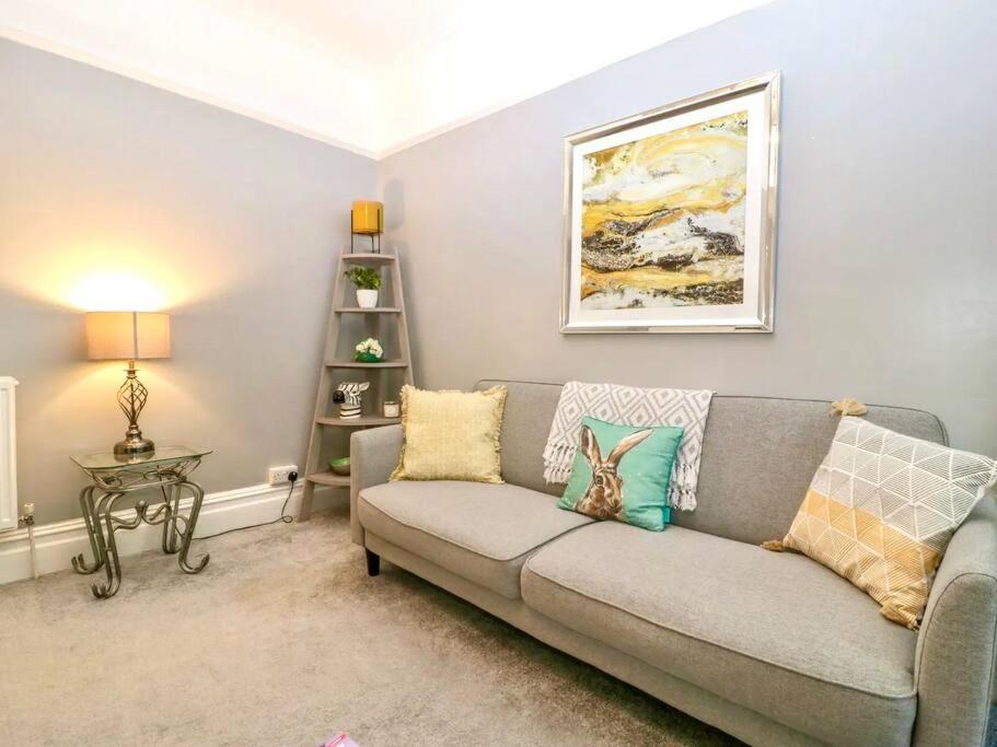 Homely 4 Bedroom Large House Inc Free Parking - Great Location - Fast Wifi - Smart Tv - Sleeps Up To 7! Close To Bournemouth & Poole Town Centre & Sandbanks Eksteriør bilde