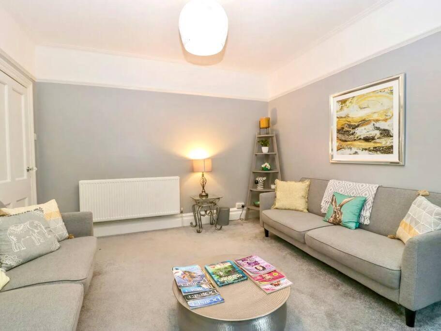 Homely 4 Bedroom Large House Inc Free Parking - Great Location - Fast Wifi - Smart Tv - Sleeps Up To 7! Close To Bournemouth & Poole Town Centre & Sandbanks Eksteriør bilde