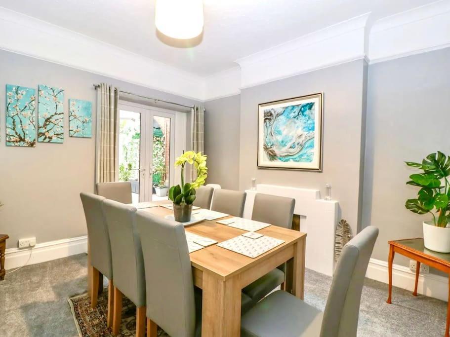 Homely 4 Bedroom Large House Inc Free Parking - Great Location - Fast Wifi - Smart Tv - Sleeps Up To 7! Close To Bournemouth & Poole Town Centre & Sandbanks Eksteriør bilde